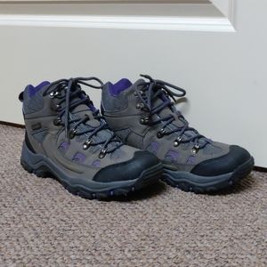 Water resistant hiking boots